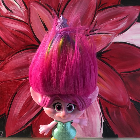 Rainbow hair troll doll @ 2017 Hasbro - Picture 3 of 9